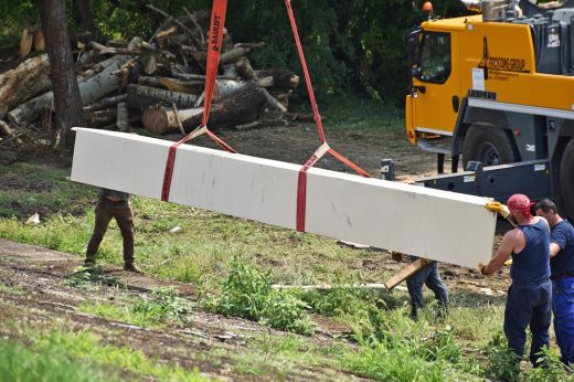 Gyalogoshíd: megérkezett az acél pályaszerkezet első része