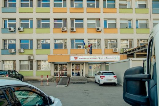 Vizsgálati fogságba helyezték a Sfântul Pantelimon kórház minősített emberöléssel gyanúsított két orvosát