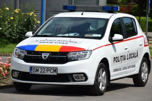 Úgy megrúgta intézkedés közben a helyi rendőrt, hogy az egyenruhás kezét be kellett gipszelni
