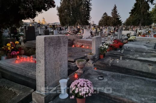Sírrablás Szatmárnémetiben: a tűzoltók szabadították ki a sírbolt által foglyul ejtett férfit