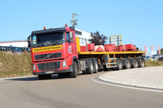 Halálos baleset: a sofőr mellett a közútkezelő munkatársait is felelősségre vonták