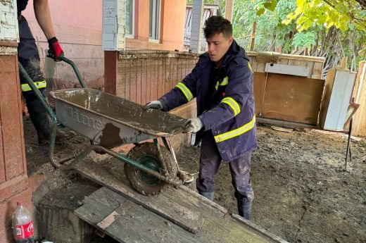 Már négy gazdaságot szabadítottak meg az iszaptól a szatmári tűzoltók