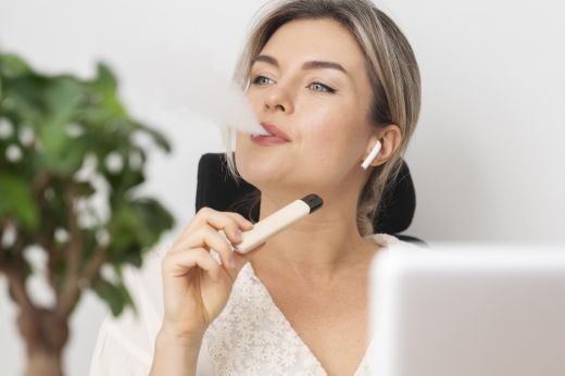 Betiltaná az eldobható e-cigarettákat Franciaország