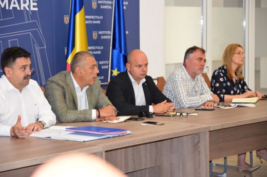 A kóbor kutyák jelentette problémáról egyeztettek a prefektúrán