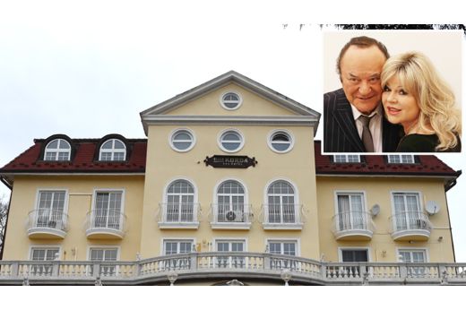 Fordulat! Mégsem adták el Kordáék a villájukat: a vevők nem fizettek