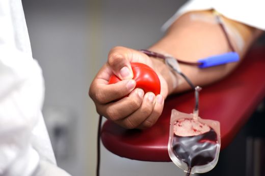 Nem adhatott vért az idős férfi, mert nem mondta meg, hogy terhes-e