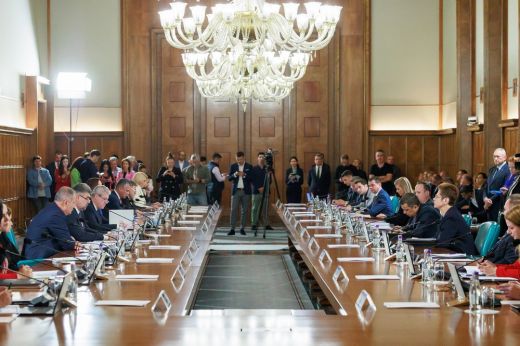 Ötszáz lejes szociális utalványokat kapnak ruházatra és tanszerekre a hátrányos helyzetű gyerekek