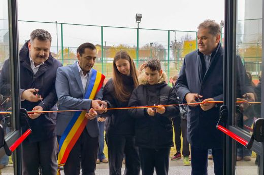 ​​​​​​​Átadták Tasnád vadonatúj tanuszodáját – korszerű sportlétesítménnyel gazdagodott a térség