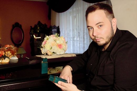 Zámbó Adrián szerint közel sem az igazi Jimmyt látjuk A Király című sorozatban: „Sok helyütt nem a valódi énjét mutatja be a sorozat”