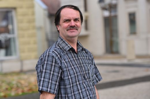 Ezüstgyopár életműdíjjal tüntették ki Czumbil Csabát, a Hám János Líceum fizikatanárát