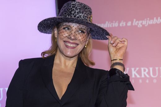 Tóth Gabi után Tóth Vera is elnyerte az év női előadója címet, az énekesnő tarolt a Petőfi Zenei Díjon