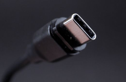 2024-től az iPhone-okba is kötelező lesz USB-C-csatlakozó