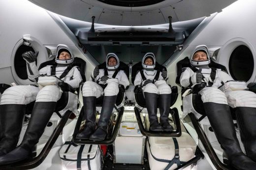 Sikeresen tért vissza a NASA és a SpaceX öt űrhajósa a Nemzetközi Űrállomásról
