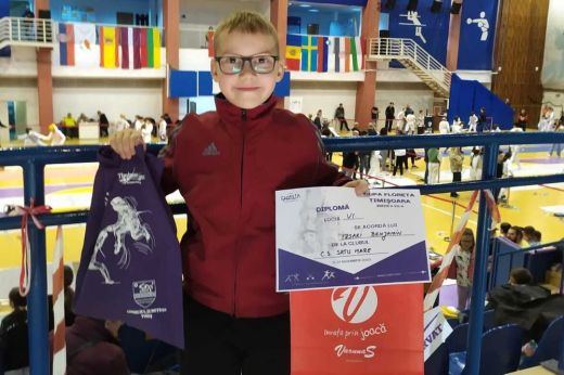Közel az éremszerzéshez a szatmári vívóiskola kis tőrvívója