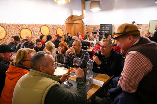Bor, barátság és hagyomány – Sikerrel zárult a  Cellar Tour Krasznabélteken