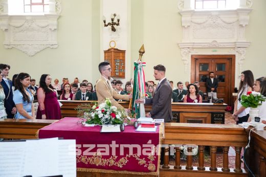 Vigyétek magatokkal iskolánk szellemiségét! Elballagtak a Református Gimnázium idei végzősei – Képgaléria