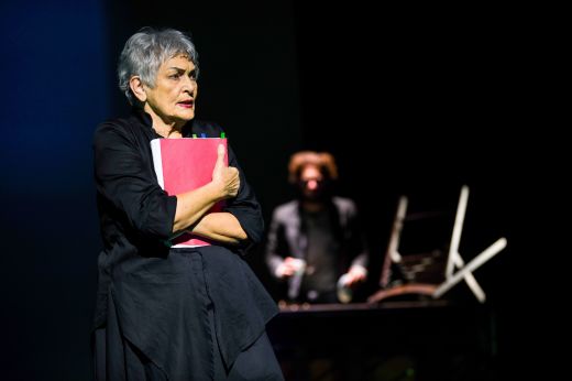 SOPRO - Suttogás a sötétben - Magyar nyelvű ősbemutató a szatmári színpadon