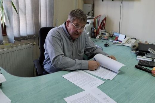 Avasújváros. Sikeres pályázat révén új digitális eszközök és bútorzat kerül az iskolákba