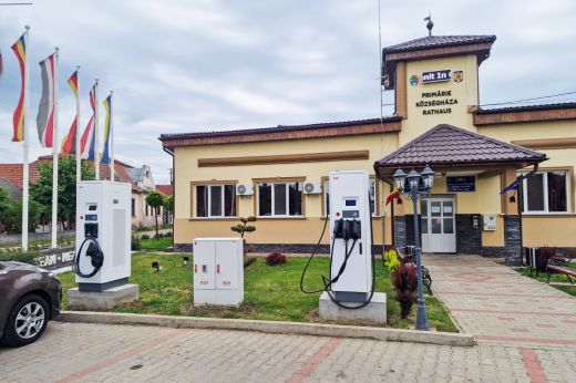 Infrastruktúra fejlesztések indulnak Mezőteremen: járdák, utak, elektromos autótöltők a község jövőjéért