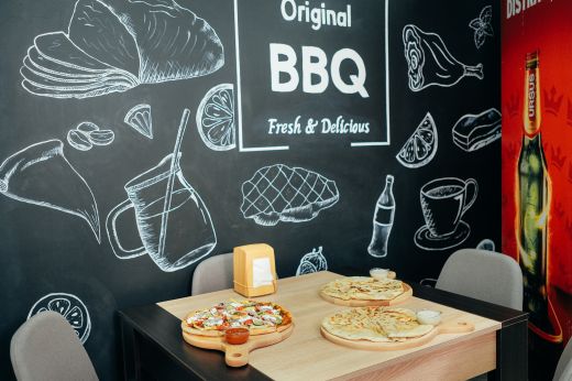 Állásajánlat: pizzaszakácsokat, kihordót és bárost alkalmaz a BBQ-BAR