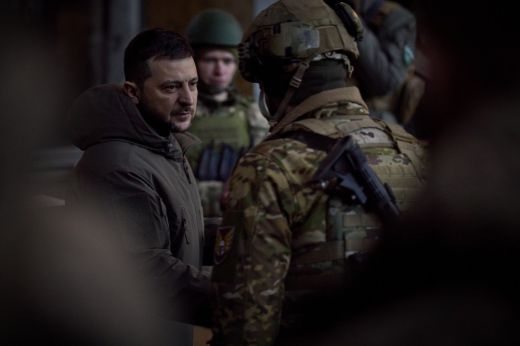 A frontra látogatott Bahmutnál az ukrán elnök