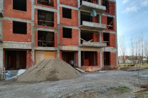 Nyári hullámvasút az ingatlanpiacon: júliusi csúcs, augusztusi visszaesés az áfaemelés után