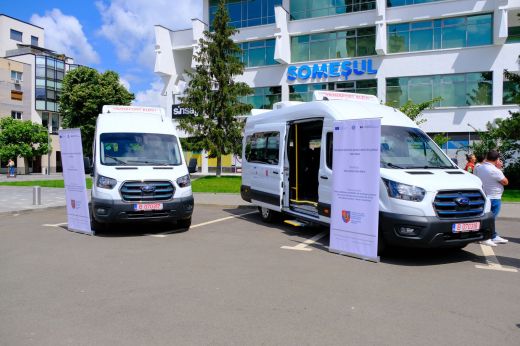 Megérkezett Szatmár megyébe az első két elektromos iskolabusz