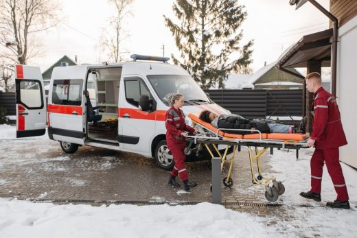 Munkabaleset Szatmárnémetiben: egy nőt kórházba kellett szállítani