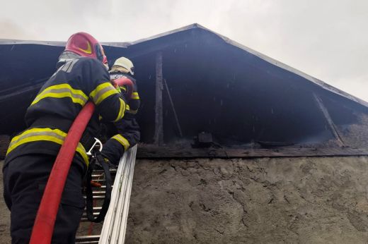 Tűzeset történt Nagykárolyban. Egy gyertya okozta a bajt