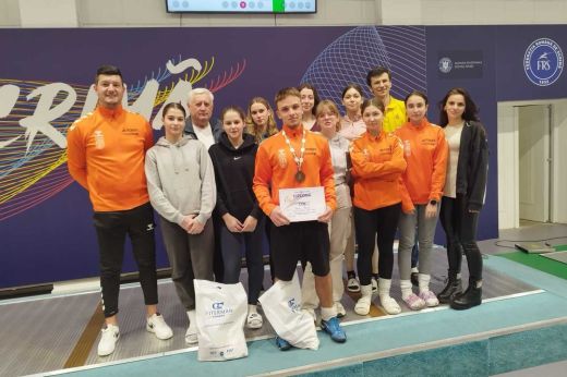 Kurtinecz Johanna és Cezar Panas a szatmári vívóiskola első idei érmesei
