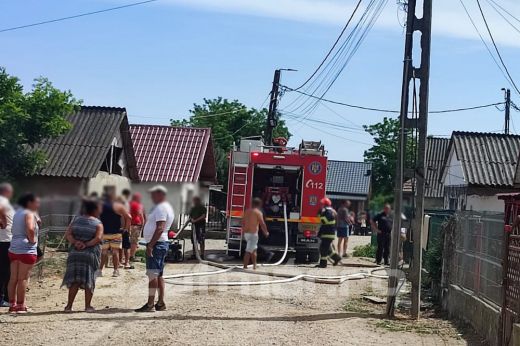 Tűz Sárközújlakon. A lángok átterjedtek a szomszédos házakra is