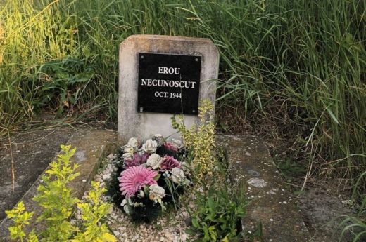 Szatmárnémeti: jogerősen is megszüntették az eljárást a leragasztott sírkő ügyében