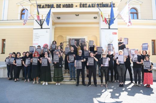 Gyászol a kulturális szektor - a szatmári színház tagjai is csatlakoztak az országos tiltakozási akcióhoz - VIDEÓ