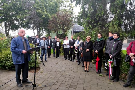 Az eső ellenére is sokan gyűltek össze, hogy főhajtással emlékezzenek Dsida Jenőre - KÉPEK/VIDEÓ