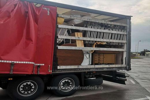 Tíz tonna, Hollandiából származó szemetet fordítottak vissza a petei határőrök