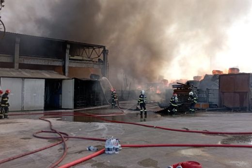 Tűz Szatmárnémetiben: 3000 négyzetméteren lángol a hulladék - FRISSÍTVE