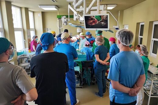 Egy 12 kg-os daganatot távolítottak el egy férfi testéből a marosvásárhelyi kórházban