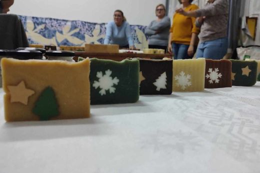Kézműves adventi készülődés a nagykárolyi Alkotóvár Egyesület ünnepi alkotóműhelyében