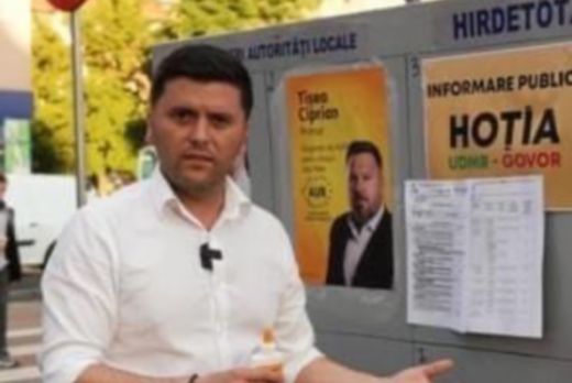 Hivatalos választási plakátolóhelyen mocskolódik Adrian Cozma