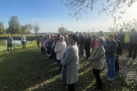 Különleges kereszt felszentelésére került sor a csanálosi halastónál