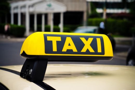 Amatőr hiba miatt bukott le a szatmári taxis, aki ellopta utasa mobiltelefonját