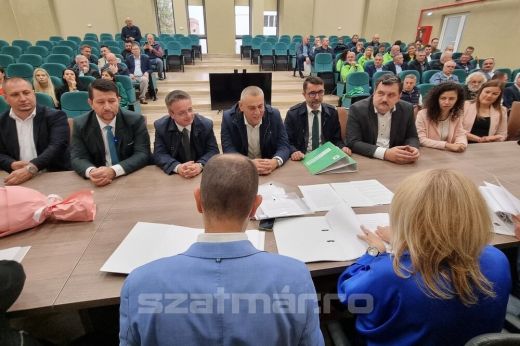 Letette a jelölési dossziékat a Szatmári RMDSZ szenátor- és képviselőjelölti csapata - Képgaléria, Videó