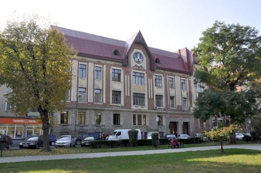 Kizuhant egy páciens a régi kórház harmadik emeletéről