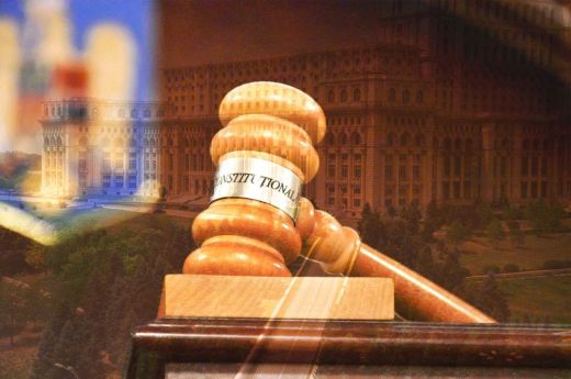 Az Alkotmánybíróság februárig jegeli az adóemeléseket