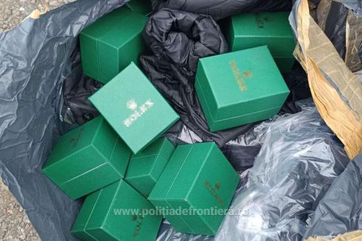 Kamu Rolexek és Louis Vuittonok kerültek elő egy kisbusz rakteréből