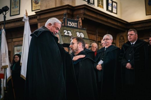 Ünnepélyes keretek között beiktatták tisztségébe az Erdélyi Református Egyházkerület új püspökét