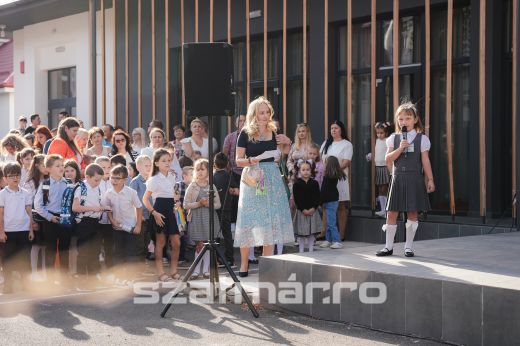Felelősek vagyunk a gyermekeink sikeréért! - Több mint 750 diák kezdte meg az új tanévet a Rákócziban – Képgaléria