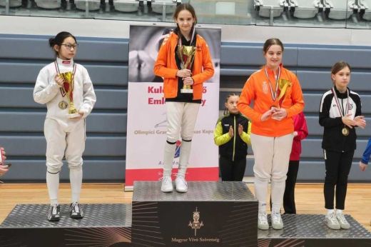 Arany- és bronzérmet is szereztek szombaton a szatmári vívók a budapesti versenyen
