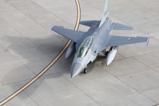 Megérkeztek az első holland F-16-os harci repülők a romániai kiképzőközpontba