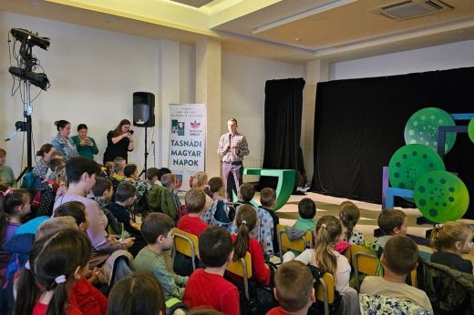 Bábszínház és humorest nyitotta meg a jubileumi Tasnádi Magyar Napokat. További színes programkavalkád minden korosztálynak!